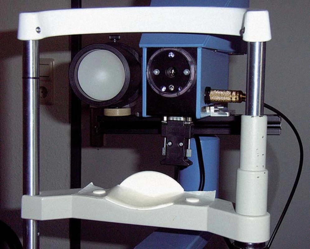Přístroj Compact Integrated Pupillograph.